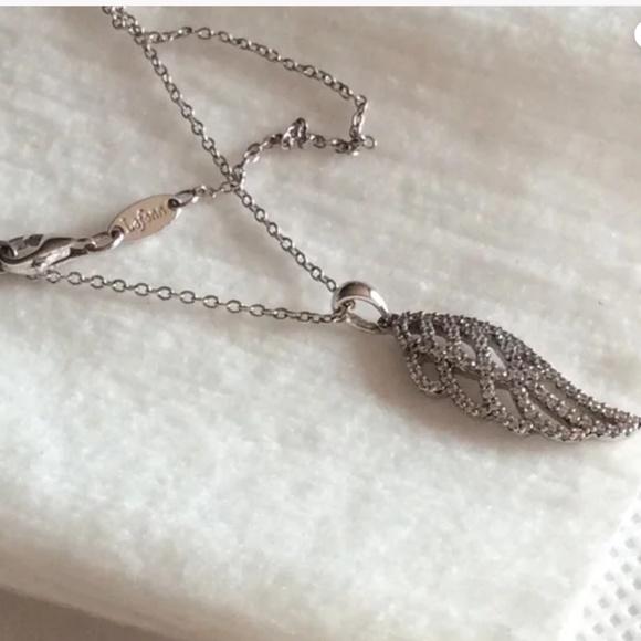 Elegant Silver Wing Pendant Necklace - Picture 2 of 5
